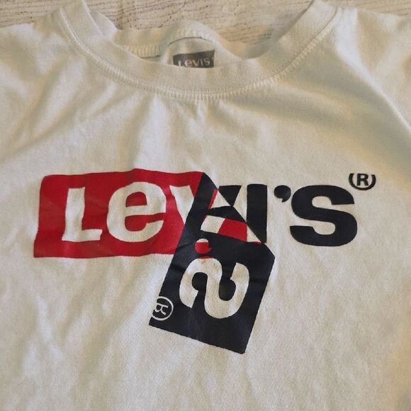 Levi's White Short Sleeve Tee with Iconic Logo - Picture 3 of 5